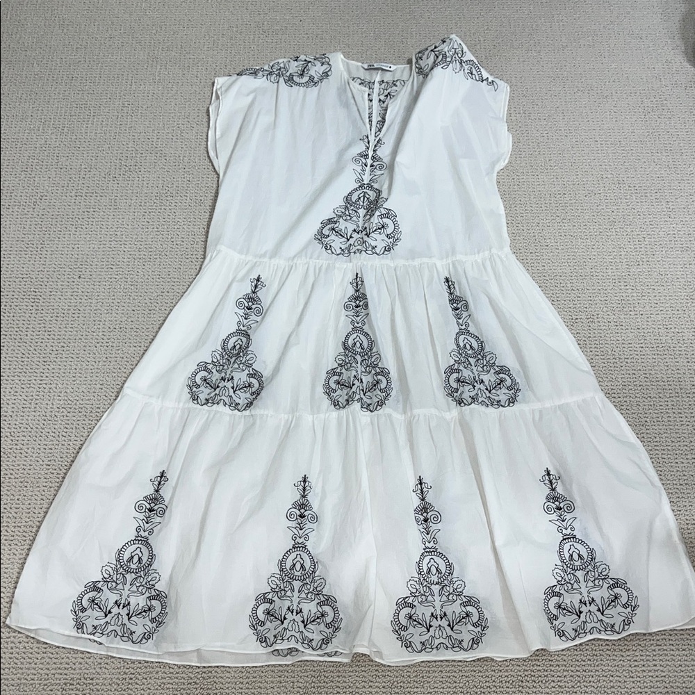 Zara White Dress with Black Pattern